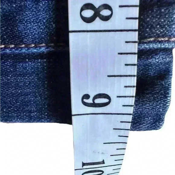 Levi Size14 medium 550 relaxed bootcut jeans. Like new condition. - Picture 13 of 14